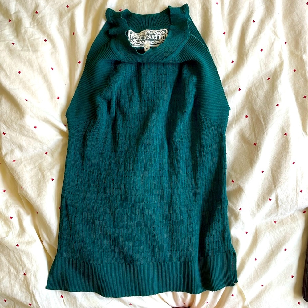 Smart casual halter style top.